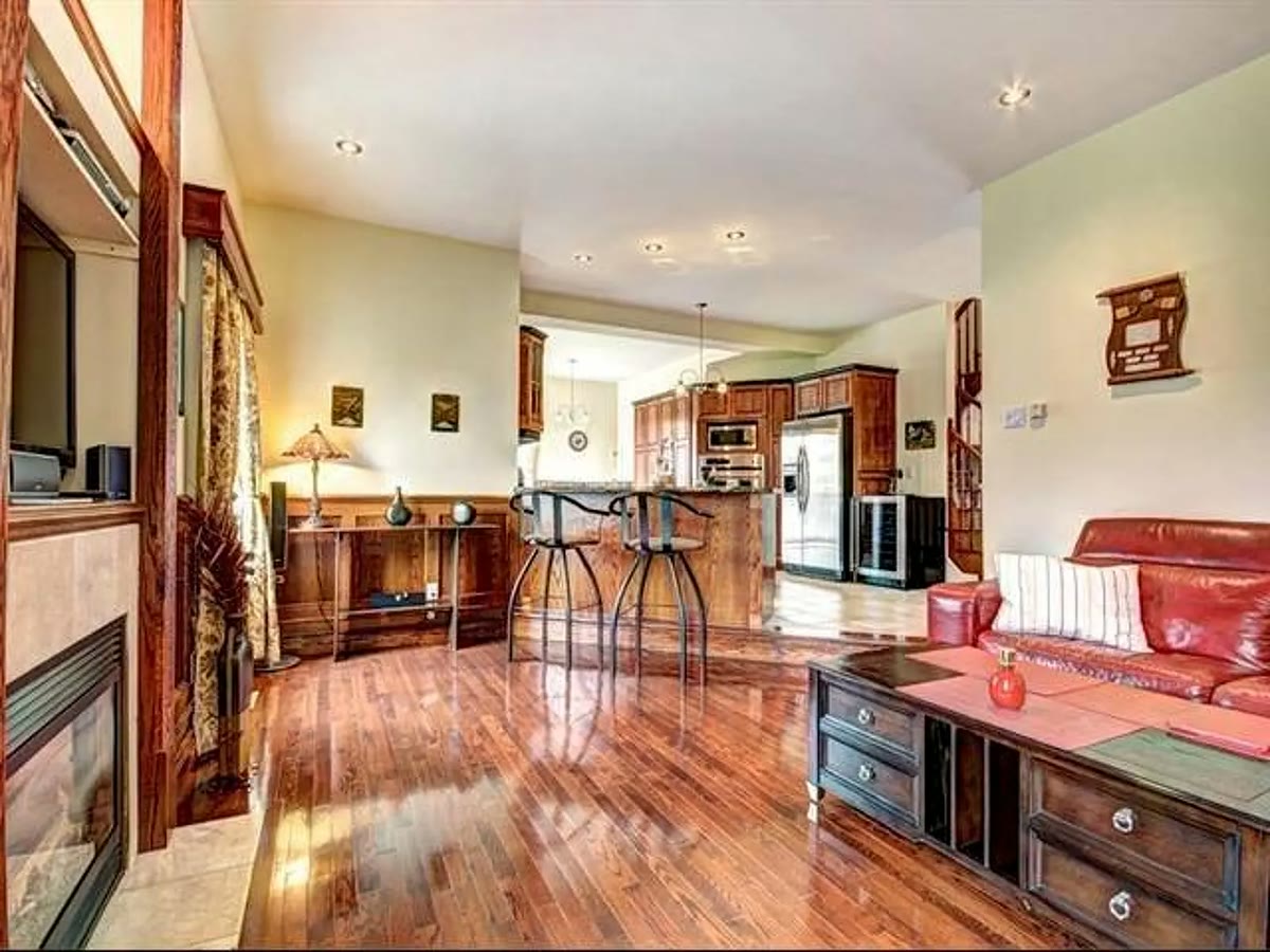 Living room and kitchen at 62 rue du Riesling